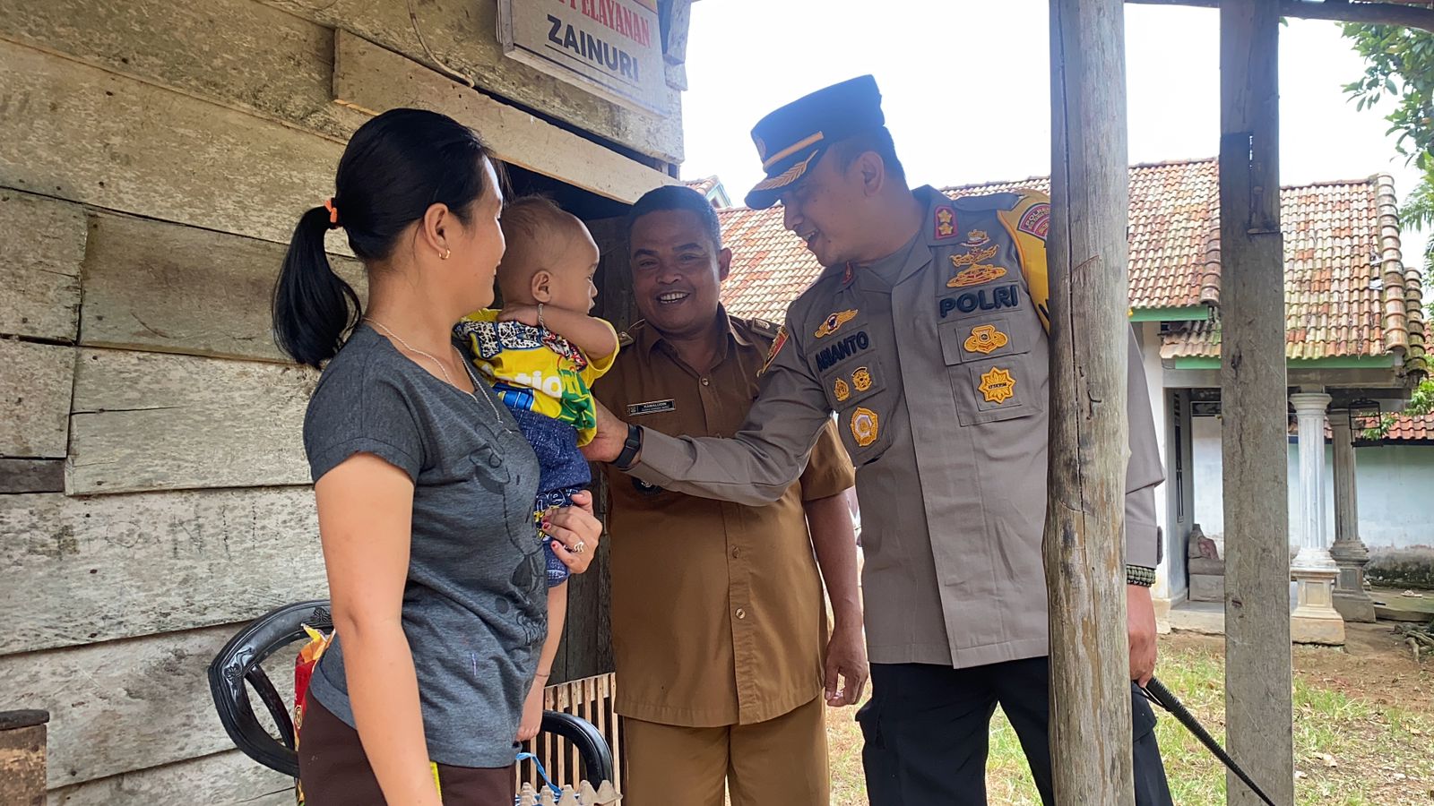 Turunkan Angka Stunting Kapolres Muratara Beserta Jajaran Turun Gunung