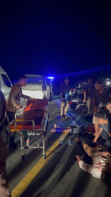 Kapolres Musi Rawas Terjun Langsung Bantu Evakuasi Korban Kecelakaan Lalulintas di Tol KM 29 Prabumulih-Keramasan