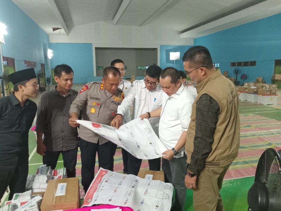 Didampingi Kapolres Pali, Komisioner KPU Sumsel Tinjau Lokasi Sortir dan Pelipatan Surat Suara