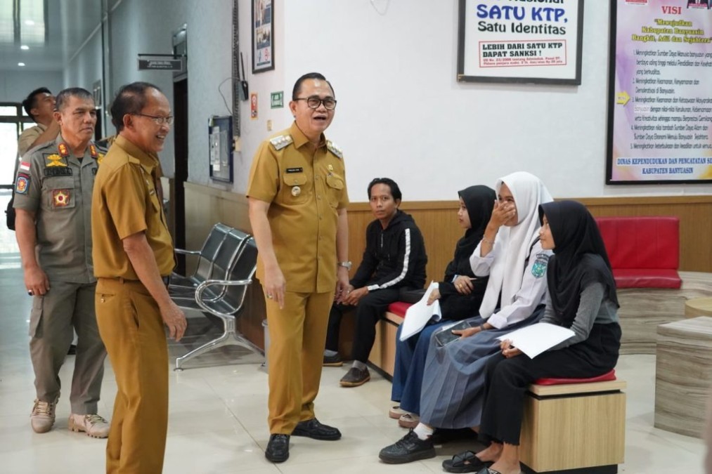 Tingkatkan Disiplin Pegawai, Pj Bupati Hani Syopiar Rustam Sidak Hari Pertama Kerja Awal Tahun