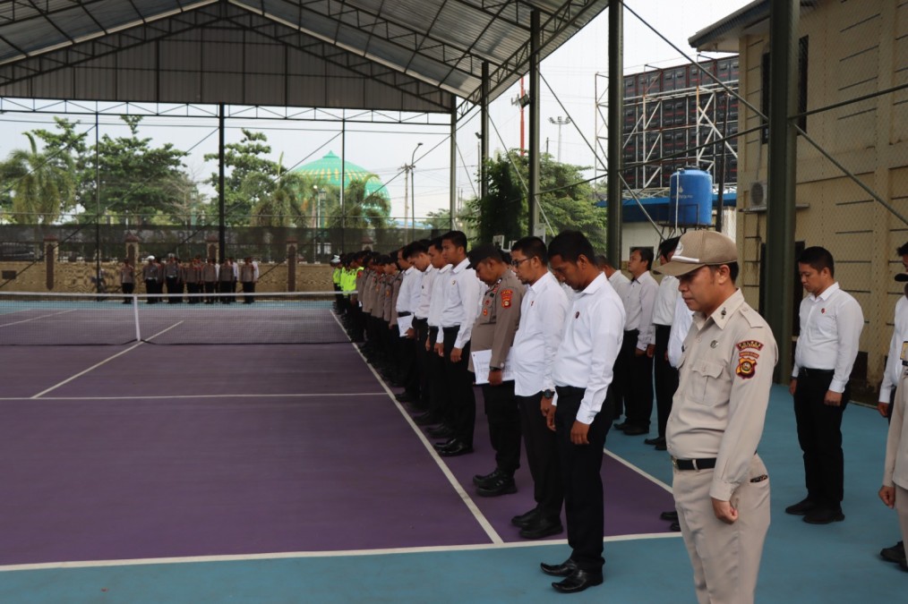 Kapolres Musi Rawas Pimpin apel penerimaan BKO Polda Sumsel dalam rangka pengamanan TPS Pemilu tahun 2024 di Kabupaten Musi Rawas