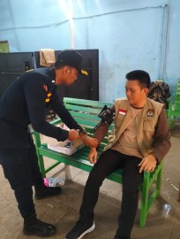 Pasca Pencoblosan Pilpres, Satgas Ban Ops Subsatgas Dokkes Polres PALI Periksa Kesehatan Petugas TPS dan Panitia Pemilu