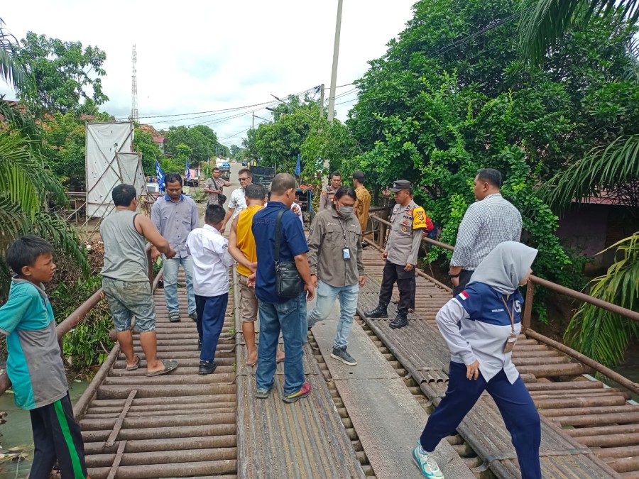 Polsek Talang Ubi Cek Jembatan Amblas