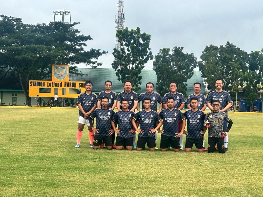 TNI dan Polri Bersama Wartawan Tingkatkan Sinergitas Main Bola Bersama Jelang Pemilu