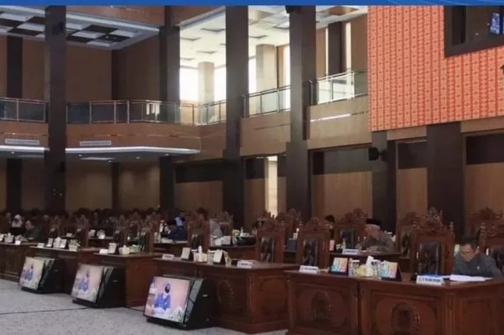 Rapat Paripurna DPRD Kota Lubuklinggau Mendengarkan Raperda & APBD Tahun 2024