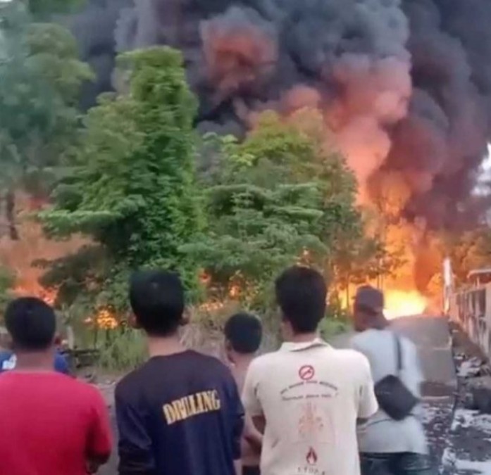 Lagi dan Lagi Bandel, Tempat Kilang Minyak Kebakaran Hebat diduga Punya Aparat