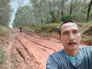 Jalan Kawasan PTPN VII Ditimbun, Warga Empat Desa Ucapkan Terimakasih ke Pak Kades Purwosari