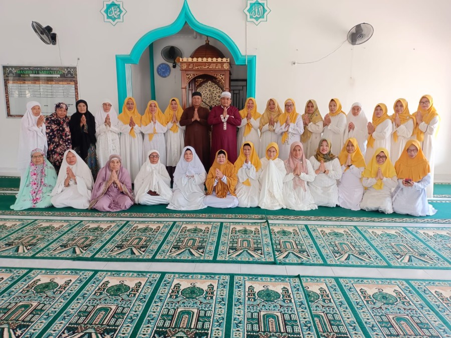 Jelang Lebaran, Jamaah Masjid Fisabilillah Komplek Green Garden Watervang Sholat Tasbih Berjamaah