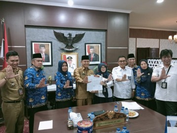 Pj Bupati Tanda Tangani Serah Terima Aset Dari Dirjen Cipta Karya Kementerian PU PR
