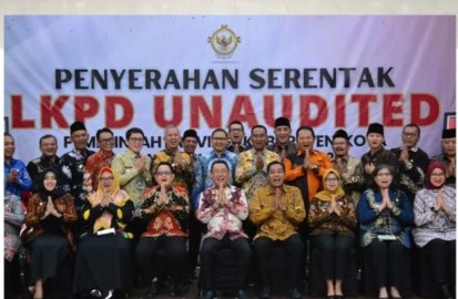 Bupati Trenggalek Serahkan Laporan Keuangan Pemerintah Daerah ke BPK Perwakilan Jawa Timur