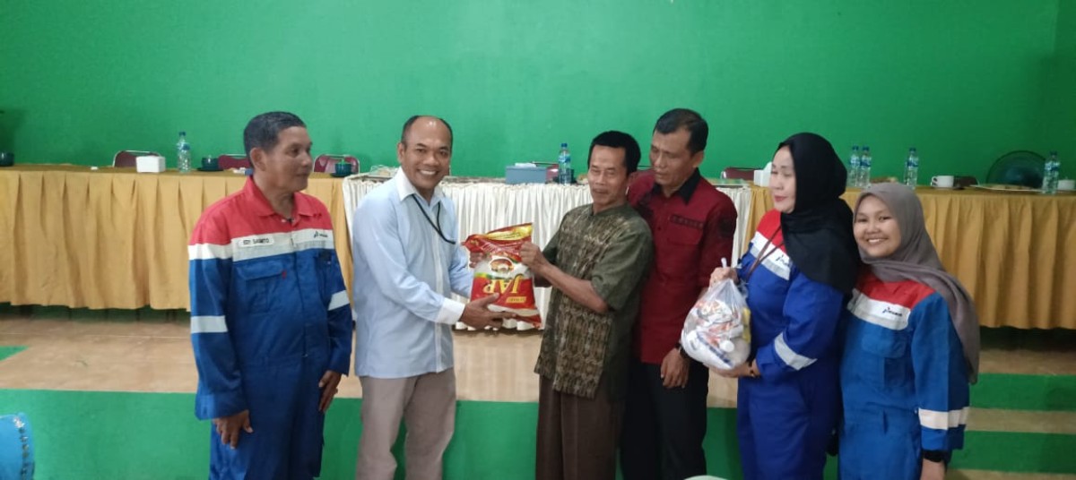 Jelang Ramadhan 1445 H, PT Pertamina Field Pendopo Sinergi Polres Pali Giat Bakso di TalangAkar