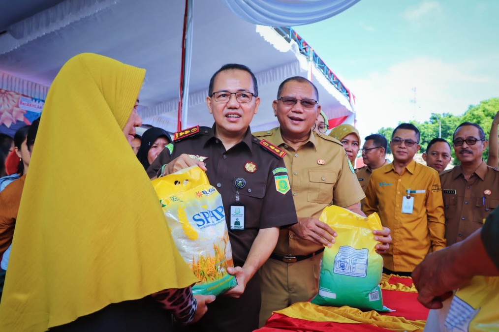 Jelang Hari Raya Idul Fitri, Pemkab – Kejari Muba Sinergi Gelar Operasi Pasar Murah