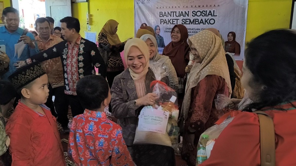 Bagikan 200 Paket Sembago Bagi Anak Yatim Piatu Jenjang SD dan SMP