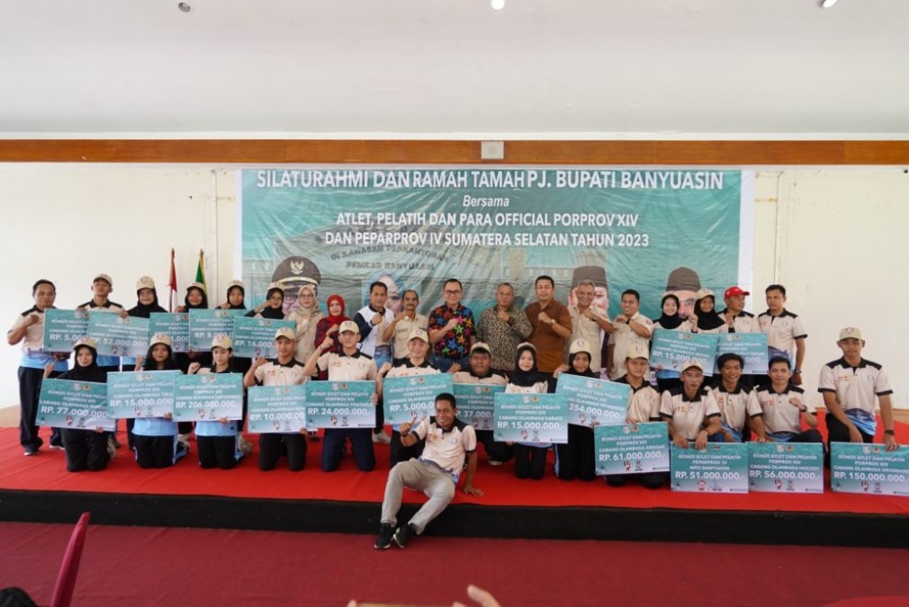 Pj Bupati Hani Syopiar Rustam Berikan Bonos, Aperiasi dan Penghargaan Atas Prestasi Altet Banyuasin Pada Porprov Sumsel XIV dan Peparprov Sumsel IV Lahat 2023