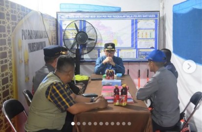 Pj Bupati Banyuasin Cek dan Serakan Konsumsi Pagi Personil di Pos Pengamanan Lebaran Gerbang 52