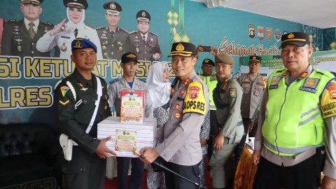 Cek Pos Pengamanan Terawas Operasi Ketupat Musi 2024, Kapolres Musi Rawas : Pedomani SOP, Layani Masyarakat dan Jaga Kesehatan