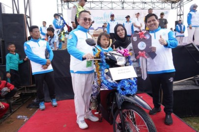 Bersama Pj Hani Syopiar Rustam, Ribuan Massa Mengikuti Jalan Santai Meriah Hari Jadi Kabupaten Banyuasin Ke-22 Tahun