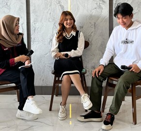 Turut memeriahkan Pembukaan MTQ ke 30, Tri Suaka dan Nabila Sapa para Fans nya di Muba