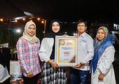 Momen 3 Mei, SMSI OKU Selatan Anugerahi Ketua PPNI Penghargaan Sahabat Pers