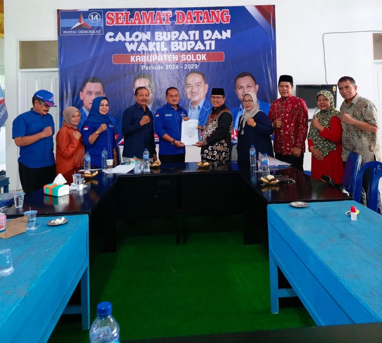 Dari Kampus Turun ke Arosuka, Profesor H. Masri Daftar Bacabup di DPC Demokrat Solok