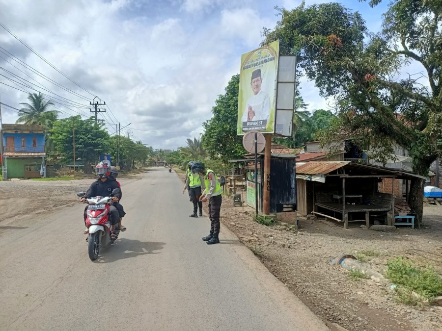 Anggota Patroli Sat Samapta Polres PALI Aktif Melakukan Pengaturan Lalu Lintas