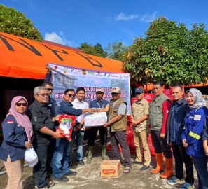 SKK Migas – KKKS Salurkan Bantuan Bencana Banjir – Longsor di Sumatera Barat