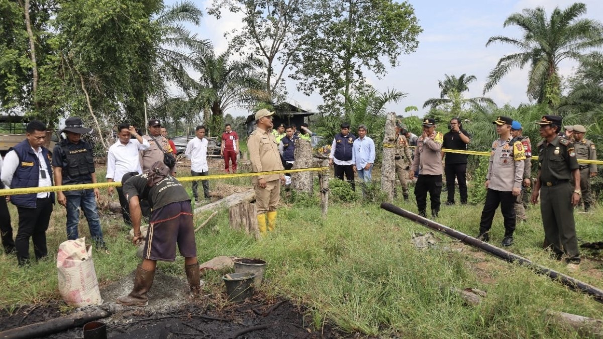 Polres Musi Rawas Tutup Sumur Minyak Ilegal di Muara Kelingi