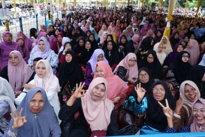 Ribuan Masyarakat Bersama Bupati Mura dan Ustadz Abdul Somad Adakan Tabligh Akbar