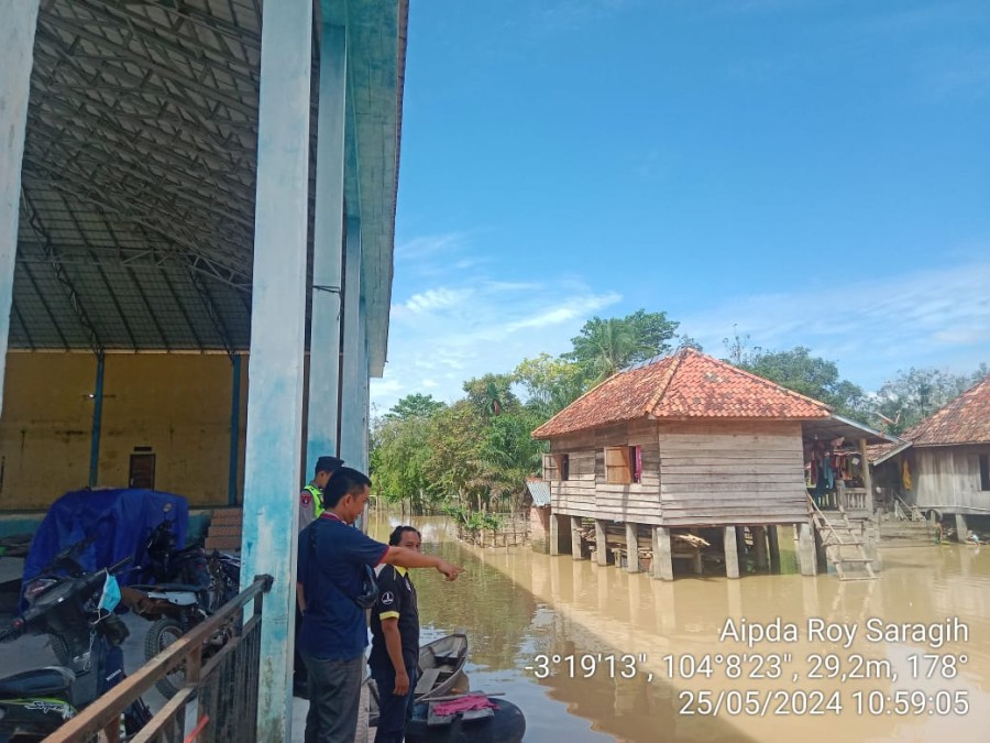 Polsek Tanah Abang Pantau Debit Air Sungai Lematang