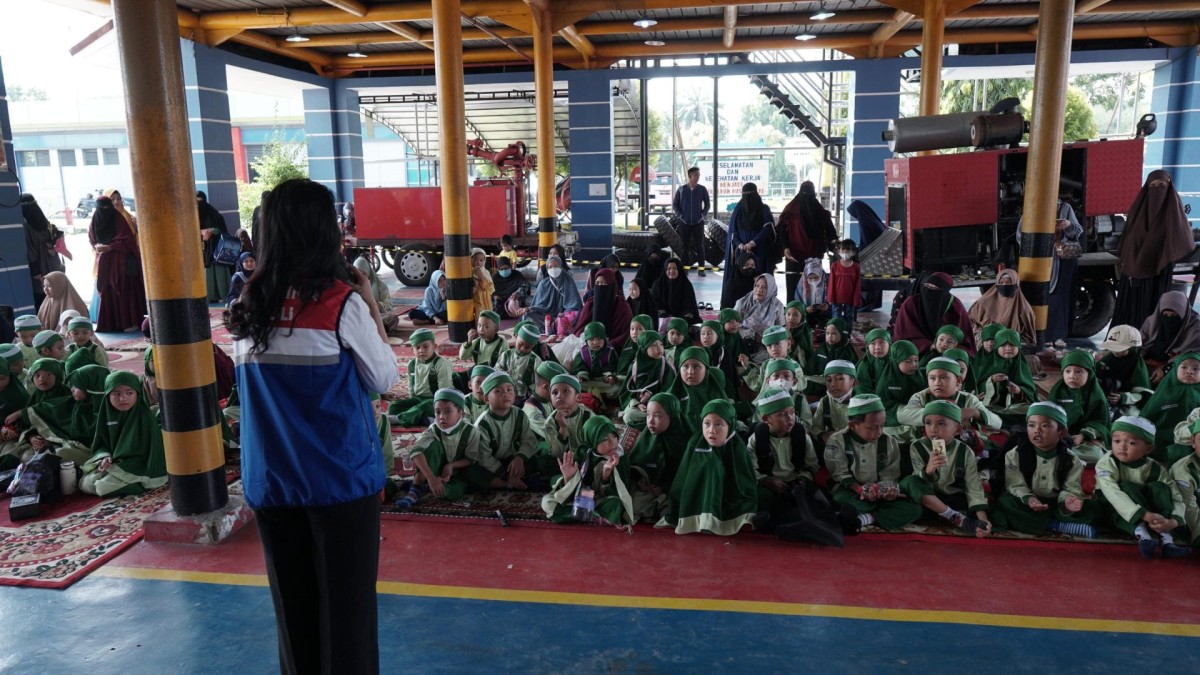 Beri Peringatan dan menumbuhkan kesadaran Sejak Dini, PT Pertamina Hulu Rokan Zona 4 Melaksanakan Edukasi Migas dan Kampanye HSSE Kepada Anak-Anak TK IT Istiqomah