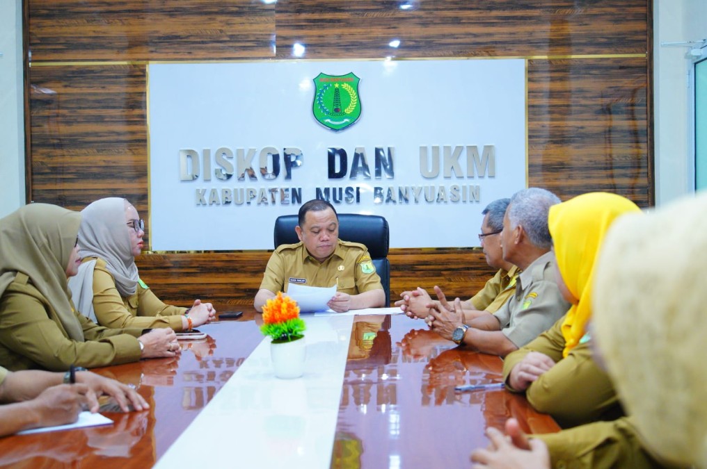 Pastikan Layanan Berjalan Baik, Pj Bupati Sandi Fahlepi Kunjungi Kantor Dinas Koperasi dan UMKM