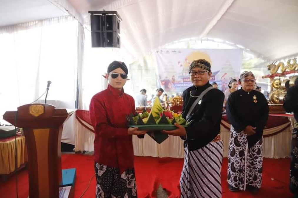 Hadir di Pahargyan Adat Longkangan, Mas Bupati Ipin Pesankan Pentingnya Jaga Lingkungan