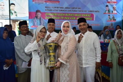 Bupati Musi Rawas Hj Ratna Machmud Bantu MWC NU, Alat Rebana, Santunan Anak Yatim Dan Lansia