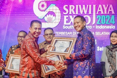 PAMERKAN PRODUK MITRA BINAAN UNGGULAN KKKS SUMSEL, STAND BOOTH SKK MIGAS – KKKS RAIH JUARA 1 STAND TERBAIK DI SRIWIJAYA EXPO 2024