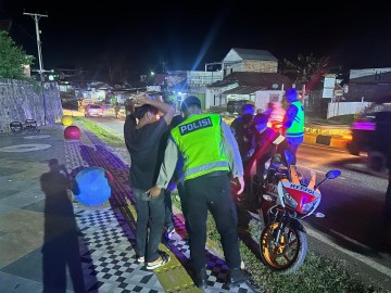 Kasi Humas Dampingi Kabag Ops Polres Pali Gelar Razia Terpadu