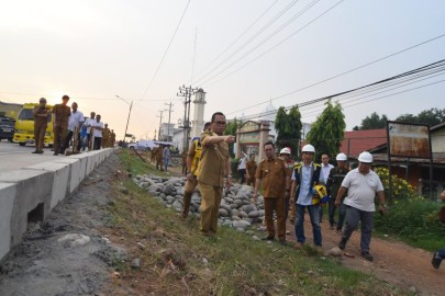 Pj Bupati Hani S Rustam Monitoring Pembangunan Fasilitas Umum Jalan Nasional