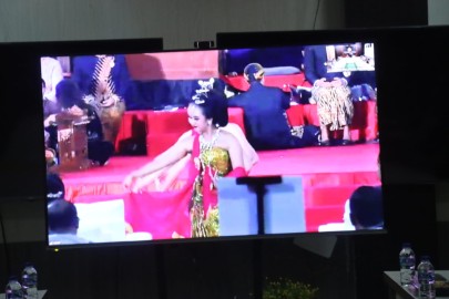Peringati Hari Bhayangkara ke 78, Polres Pali dan Warga Nobar Wayang Kulit
