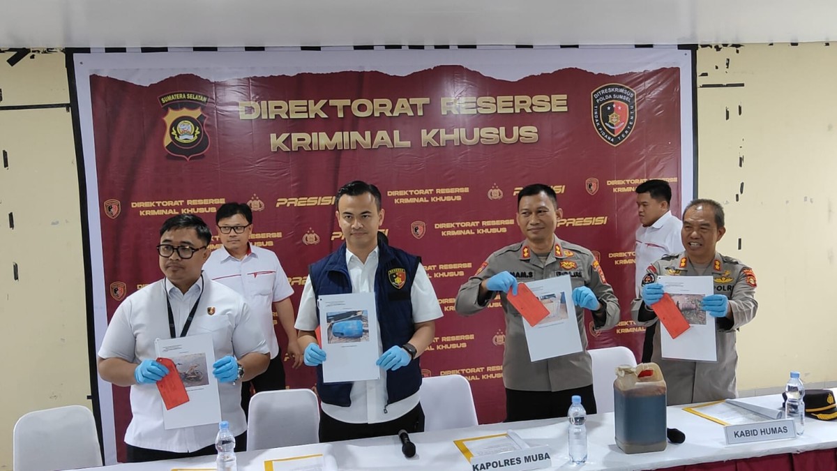 Polda Sumsel Tangkap Pemilik Sumur Minyak Ilegal di Sungai Lilin yang Terbakar Hingga Cemari Sungai Dawas