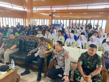 Kompol Dedi RH, Wakapolres Pali Hadiri Sekolah Demokrasi