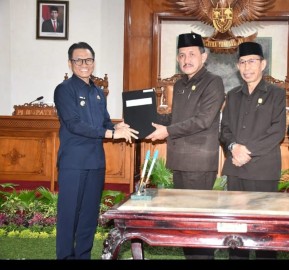 DPRD Tulungagung Gelar Rapat Paripurna, Sepakati KUA – PPAS Tahun 2025