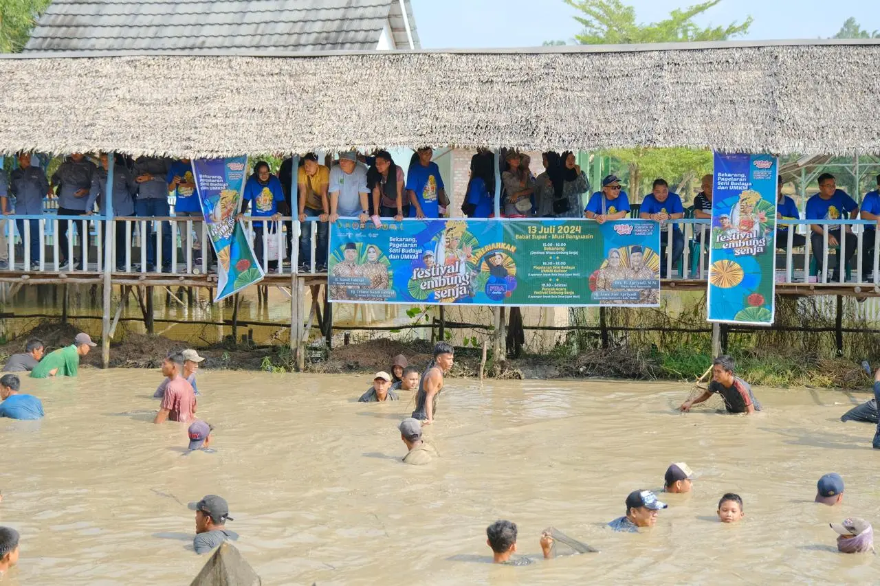 Muba Terus Lestarikan Tradisi Bekarang dengan Mengadakan Festival Embung Senja