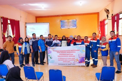 Apresiasi Semangat Siswa, PT Pertamina EP Limau Field Berikan 60 Paket Alat Sekolah dan Tanam 500 Pohon