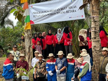 BERKARYA BERSAMA DESA SUKAKARYA PERTAMINA TANAM POHON PINANG BETARA DAN INOVASI PINANG TUA SEBAGAI ZAT INHIBITOR (ANTIKOROSI) LOGAM
