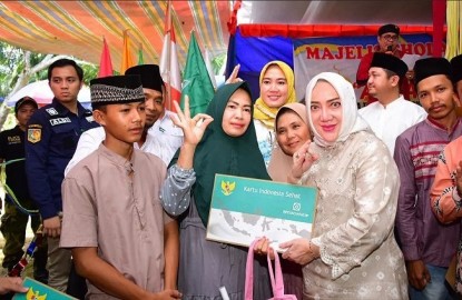 Bupati Hj Ratna Machmud Gelontorkan Bantuan Dana Pendampingan Rujukan