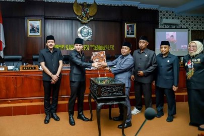 DPRD Kabupaten Trenggalek Setujui Postur APBD 2025 untuk Ditetapkan Menjadi Perda
