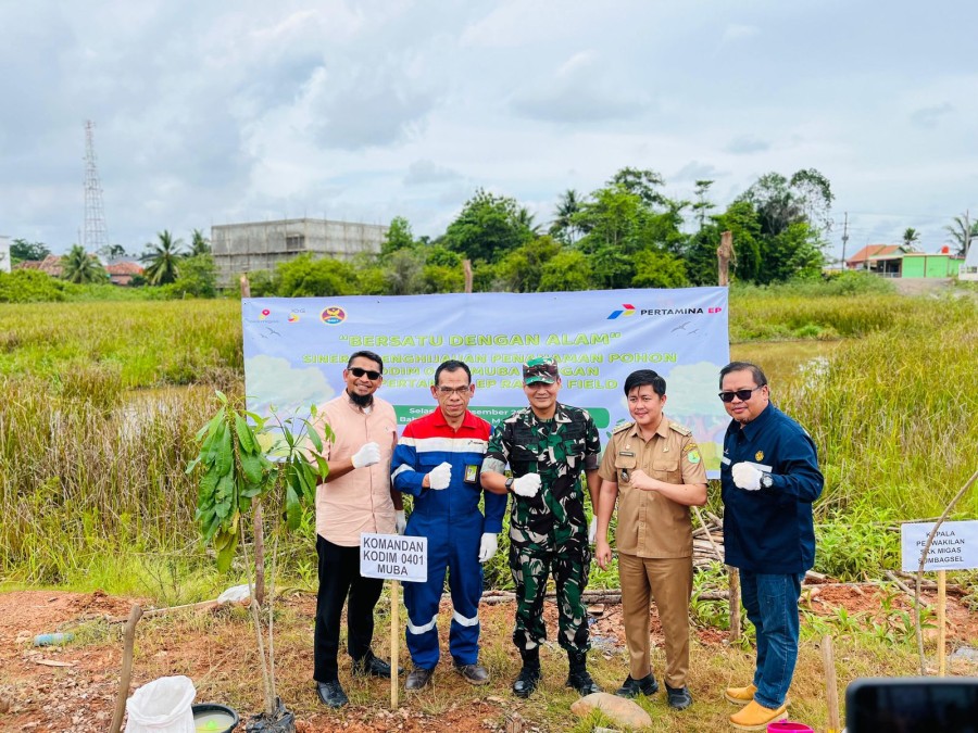SINERGI PENGHIJAUAN HULU MIGAS: PENANAMAN 1.500 POHON ENDEMIK DAN BUAH DI SEKITAR EMPAT LOKASI SUMUR MIGAS RAMBA FIELD
