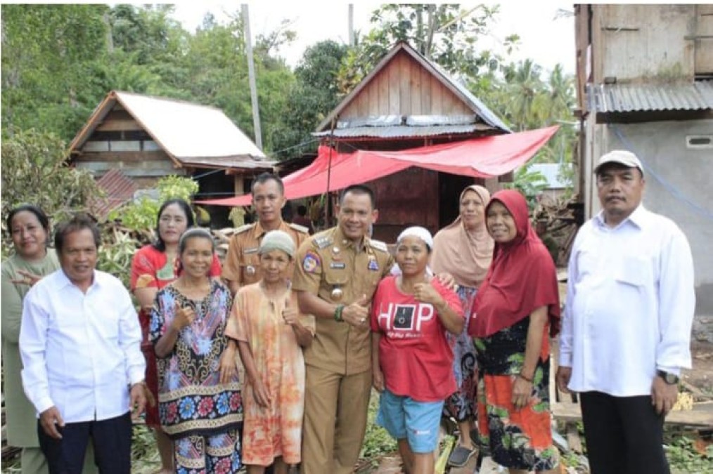 Tinjau Lokasi Rumah Yang Terdampak Angin Puting Beliung di Desa Muara Pinang