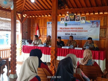 Polsek Tanah Abang Berikan Pemahaman Hukum Pernikahan Dini pada Warga Desa Raja