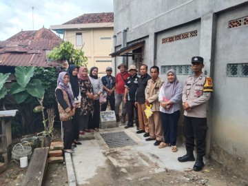 Polsek Penukal Abab Monitoring Pembangunan Los Pasar dan Siring Pipa Bok
