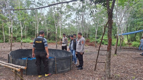 Penggerebekan Arena Sabung Ayam di Desa Air Itam, Polsek Penukal Abab Musnahkan Barang Bukti